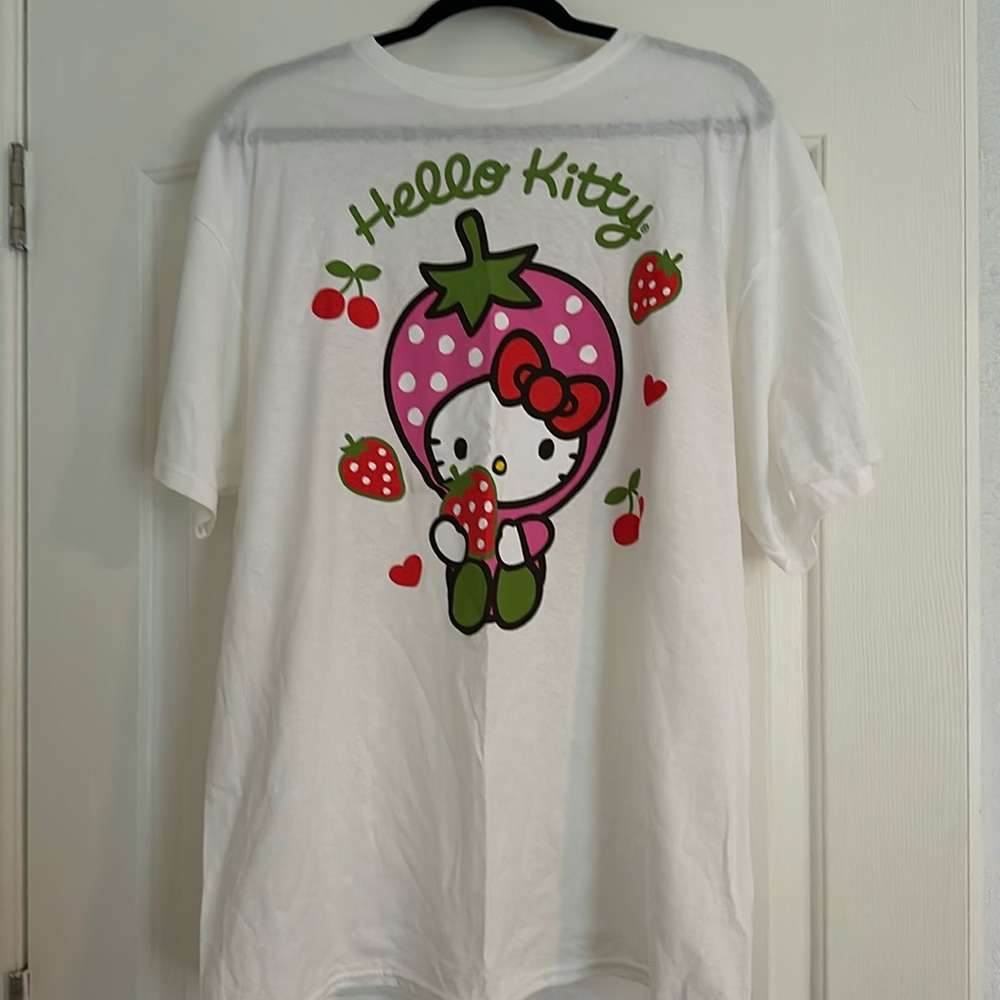 Hello Kitty Strawberry tee XL